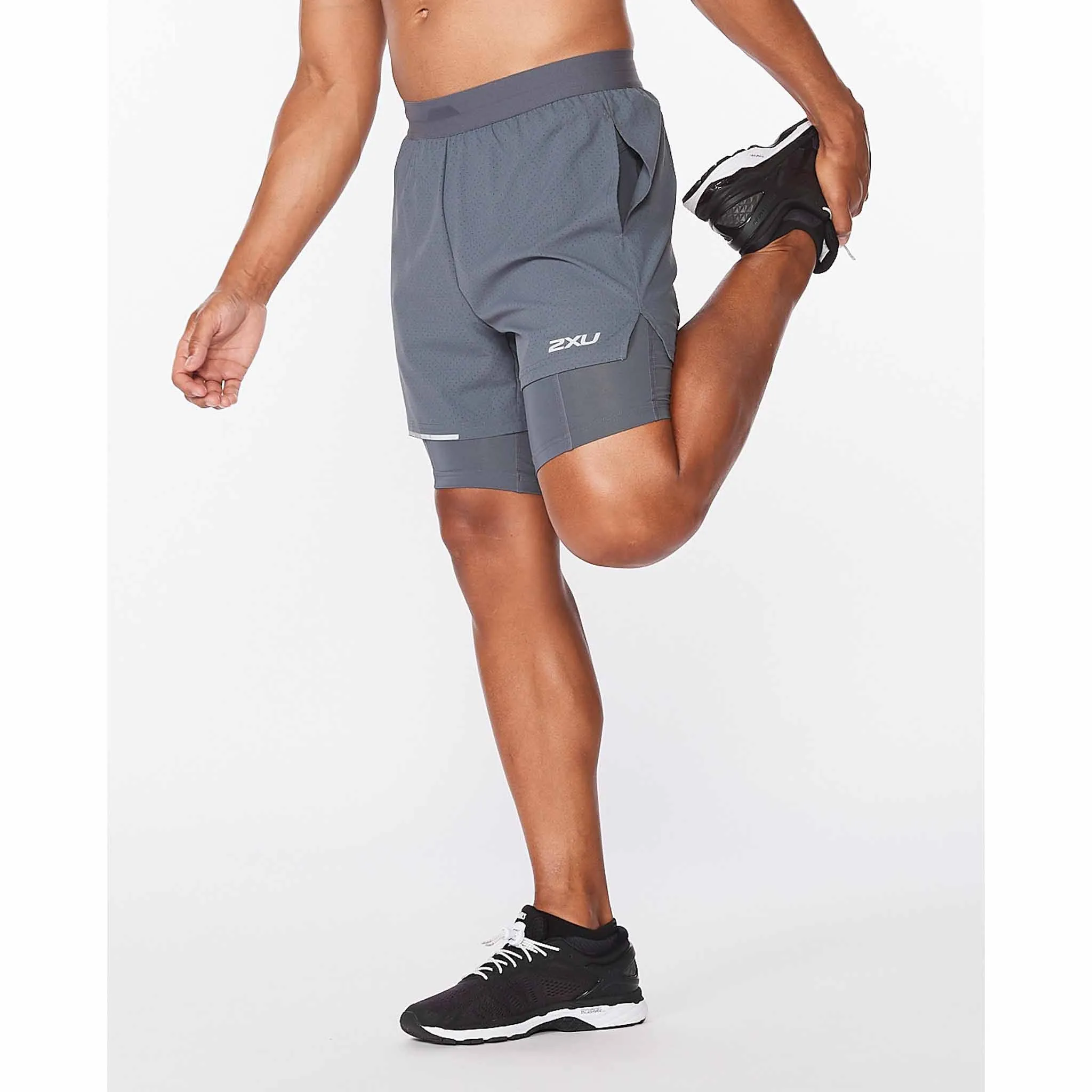 2XU Aero 2 en 1 shorts de course à pied 5 pouces pour homme