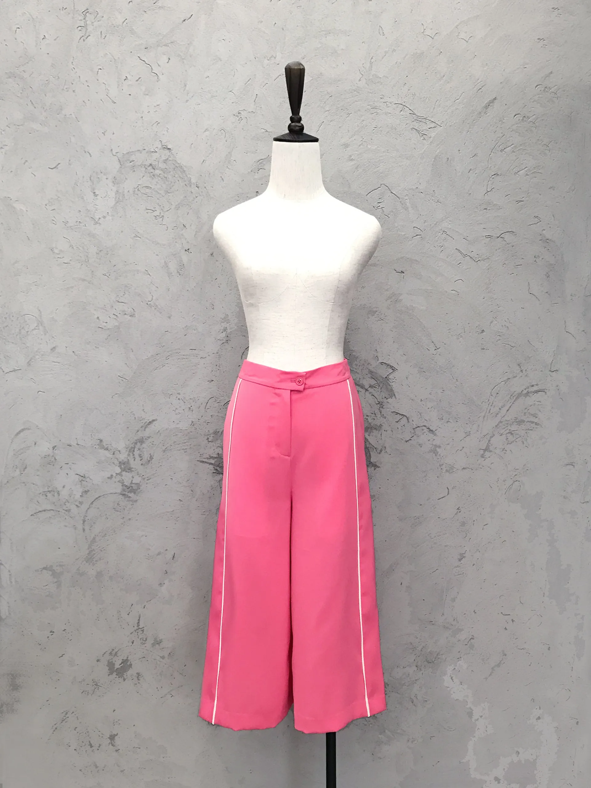 SPECIAL! Edge Piping Cropped Pink Trousers