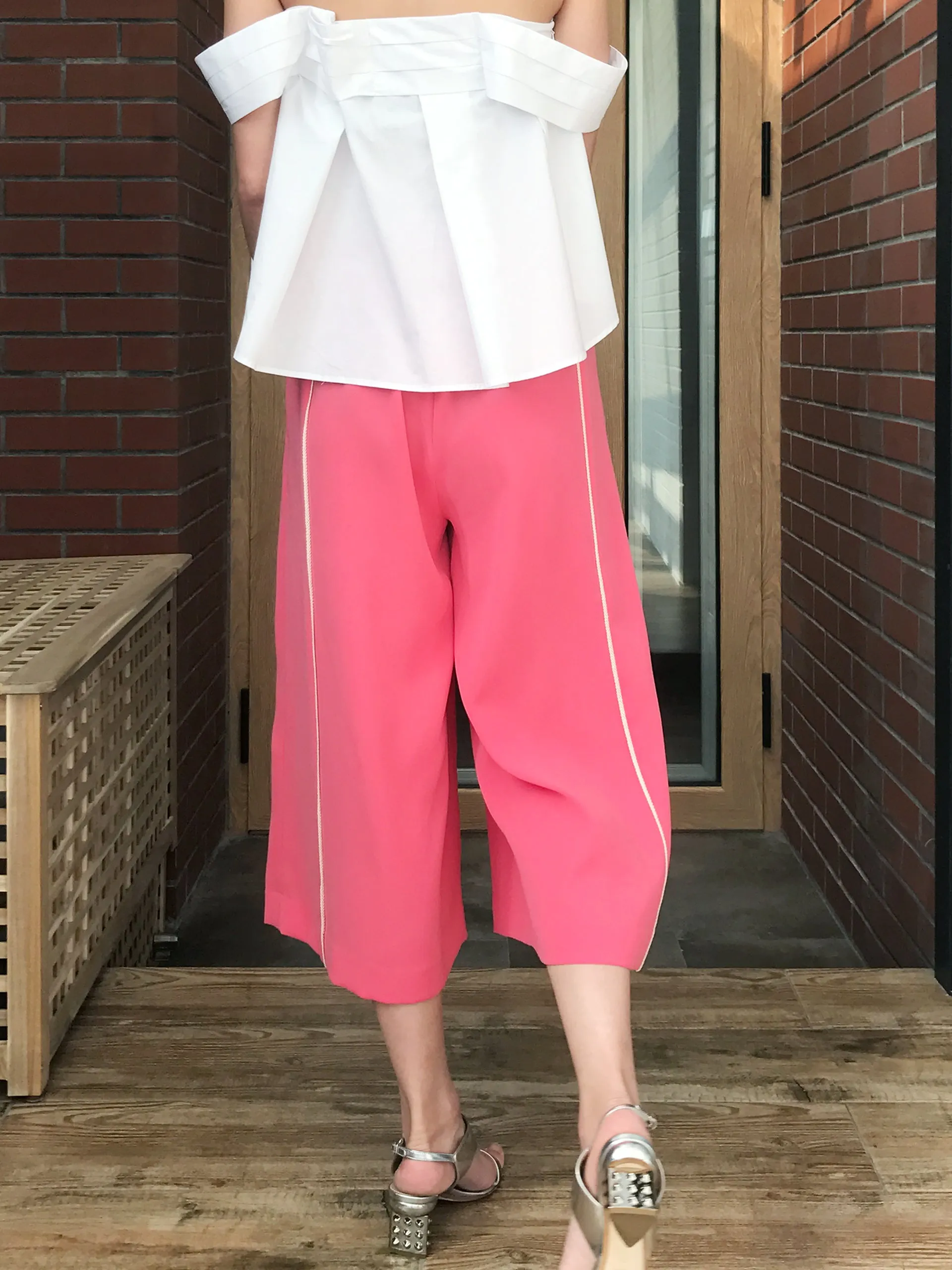 SPECIAL! Edge Piping Cropped Pink Trousers