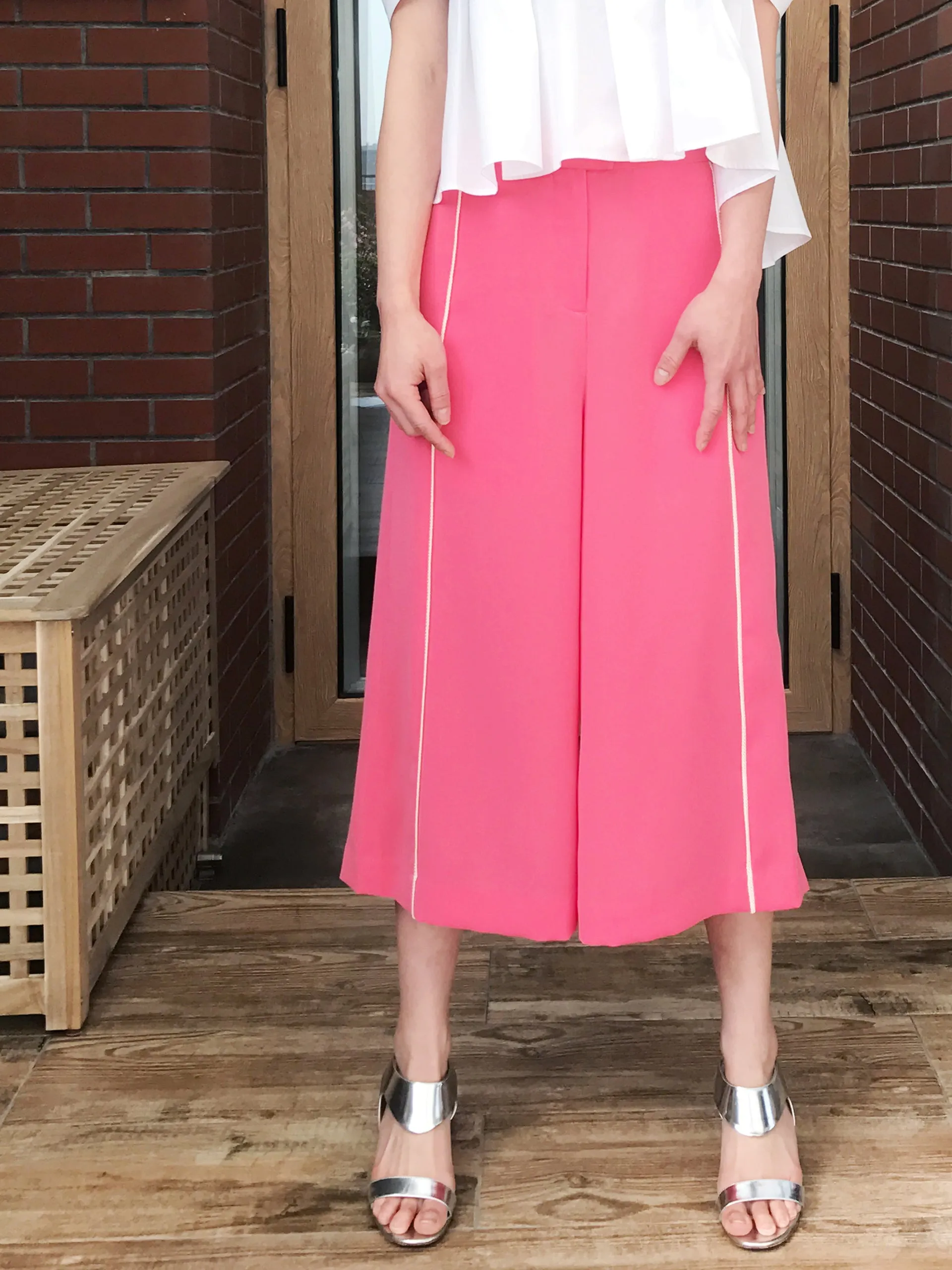 SPECIAL! Edge Piping Cropped Pink Trousers