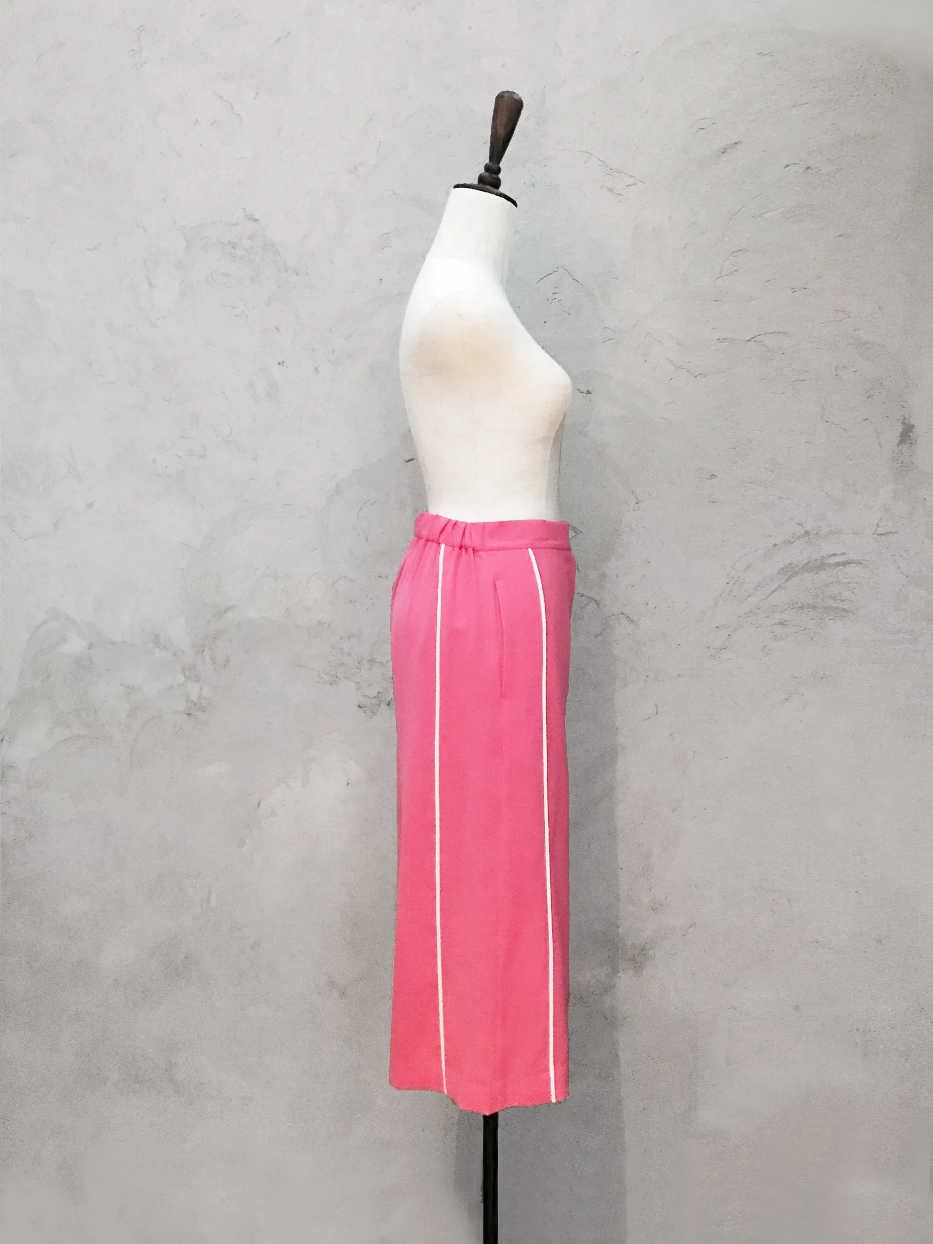 SPECIAL! Edge Piping Cropped Pink Trousers