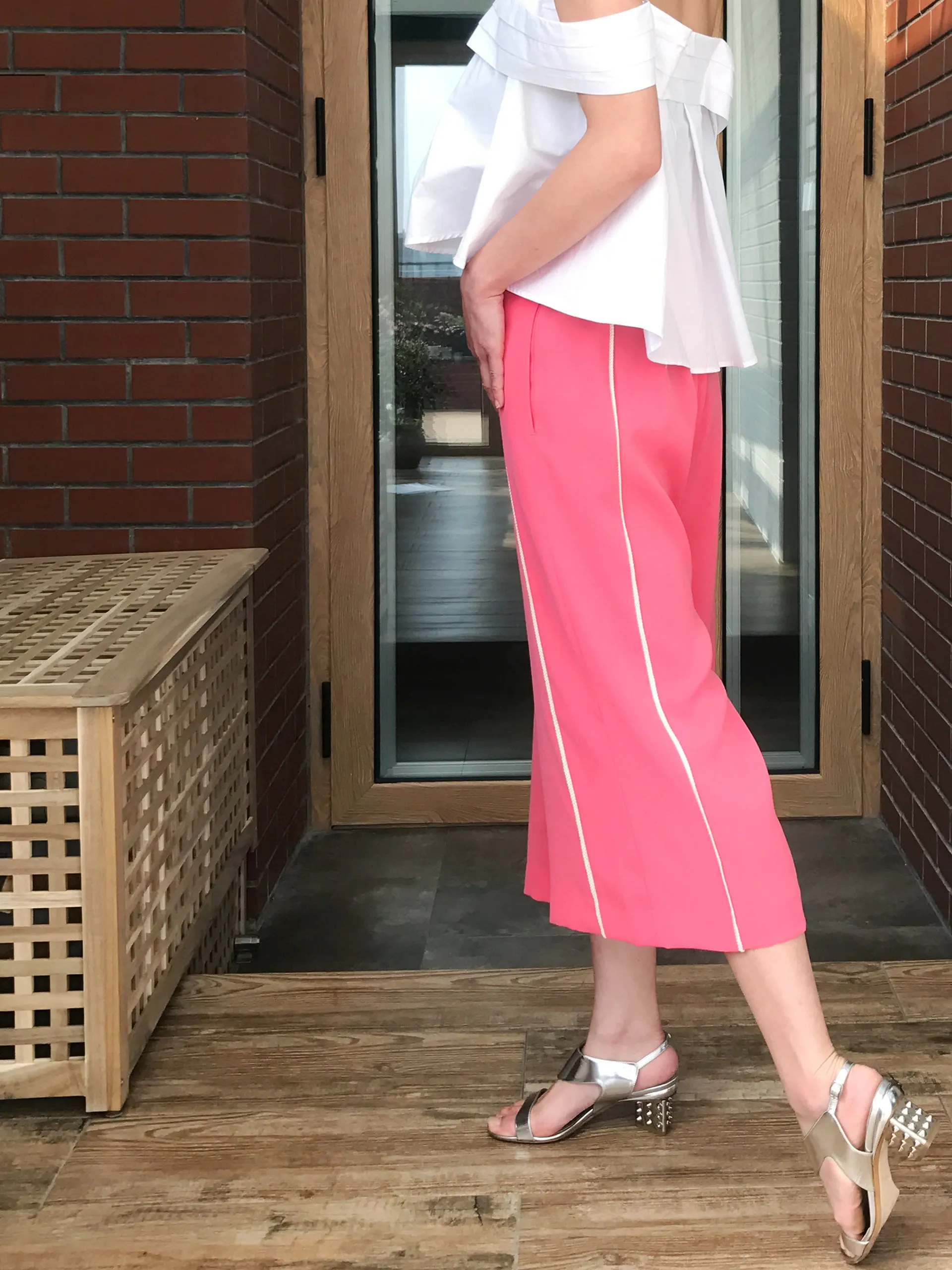 SPECIAL! Edge Piping Cropped Pink Trousers