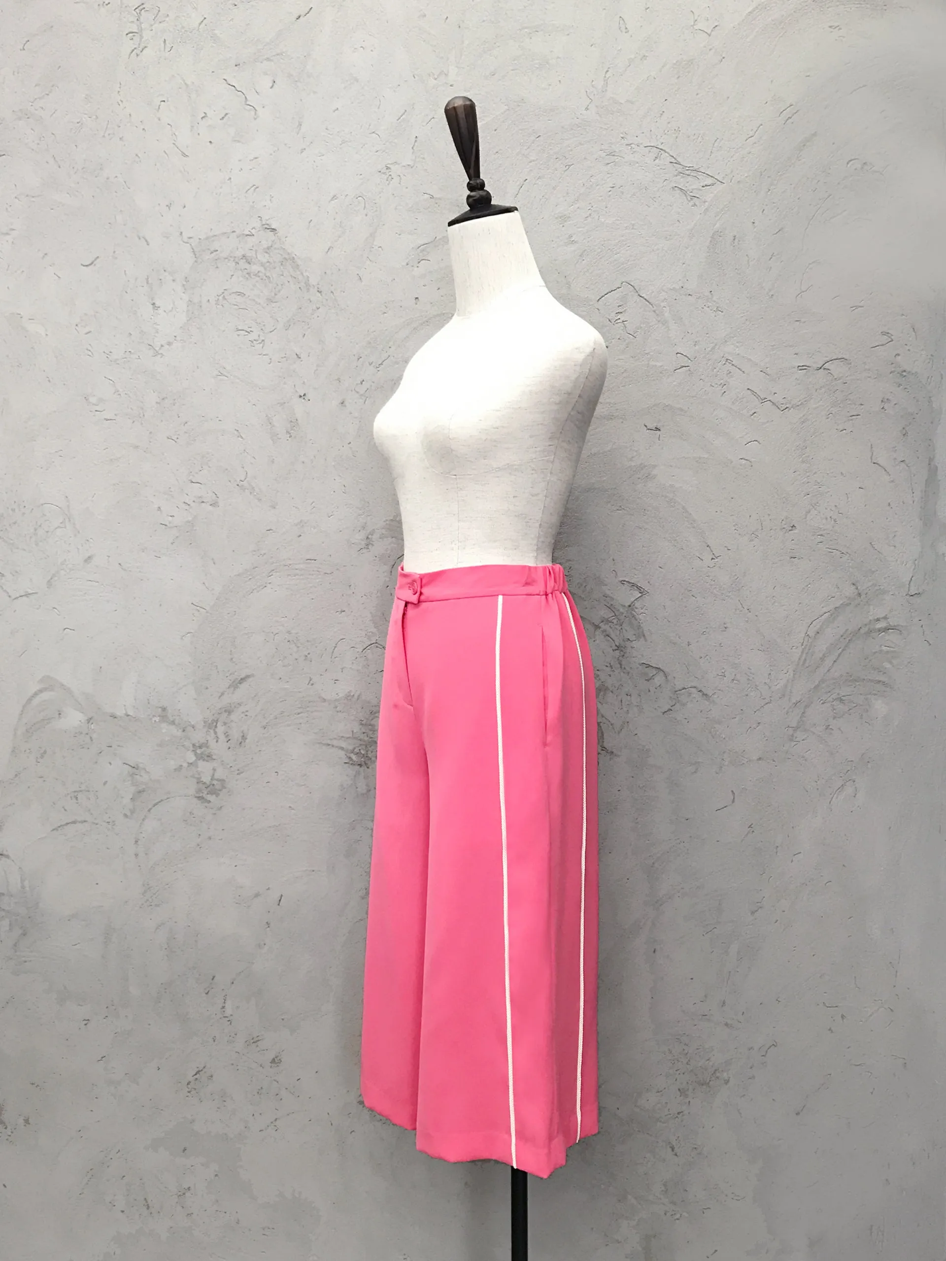 SPECIAL! Edge Piping Cropped Pink Trousers