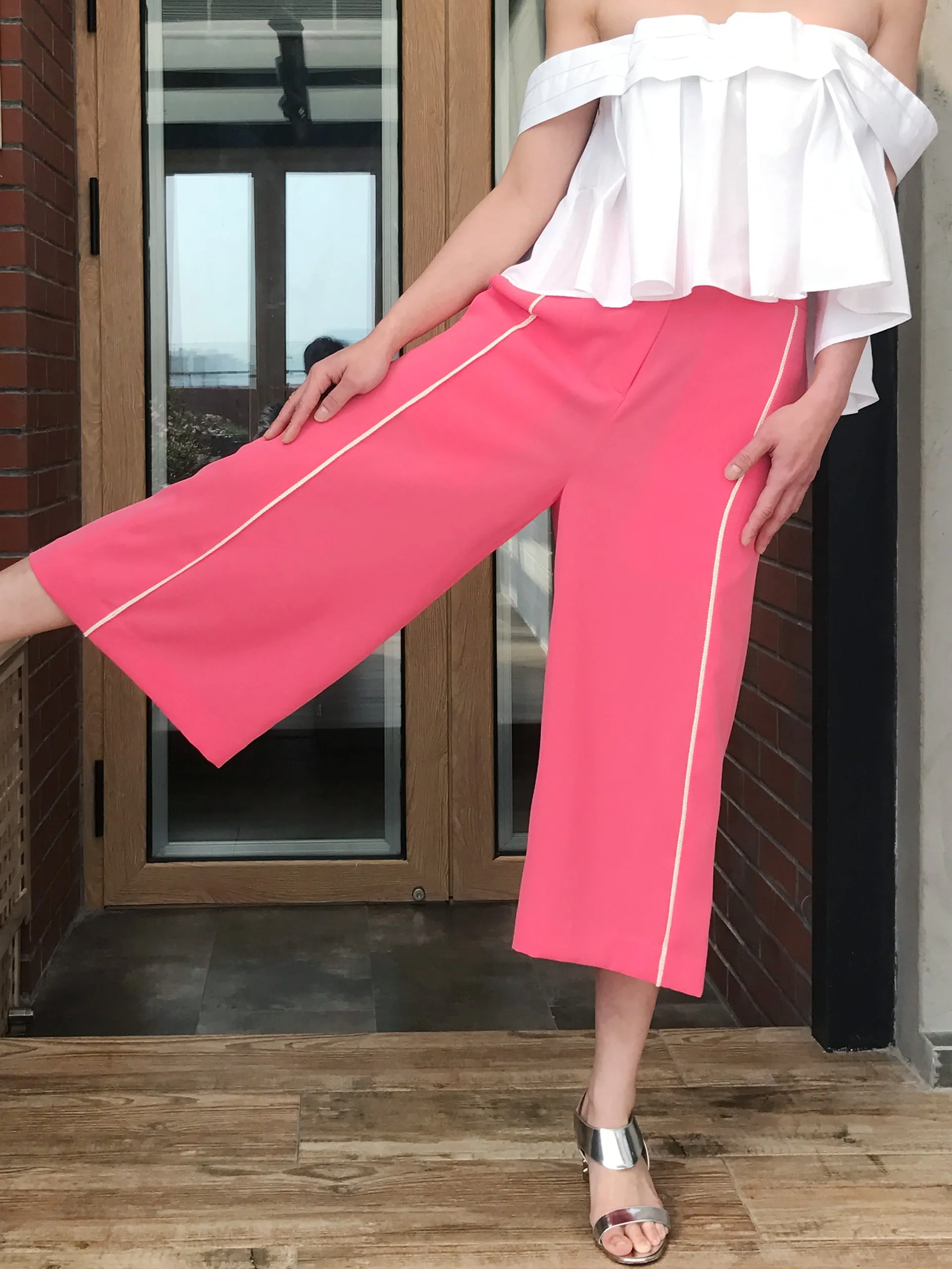 SPECIAL! Edge Piping Cropped Pink Trousers